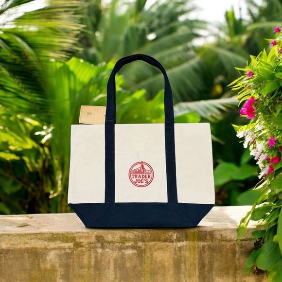 🆕Trader Joe's Iconic Canvas Tote Bag - Picture 4 of 11